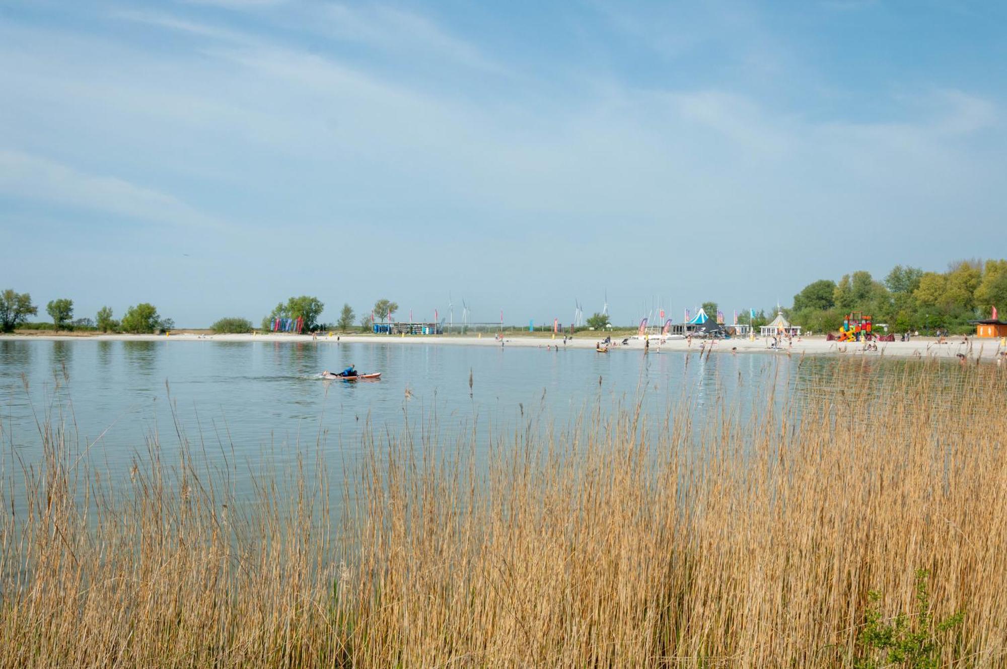 Zuiderzeestate 35, Prachtig Appartement Aan Het Ijsselmeer Makkum Esterno foto
